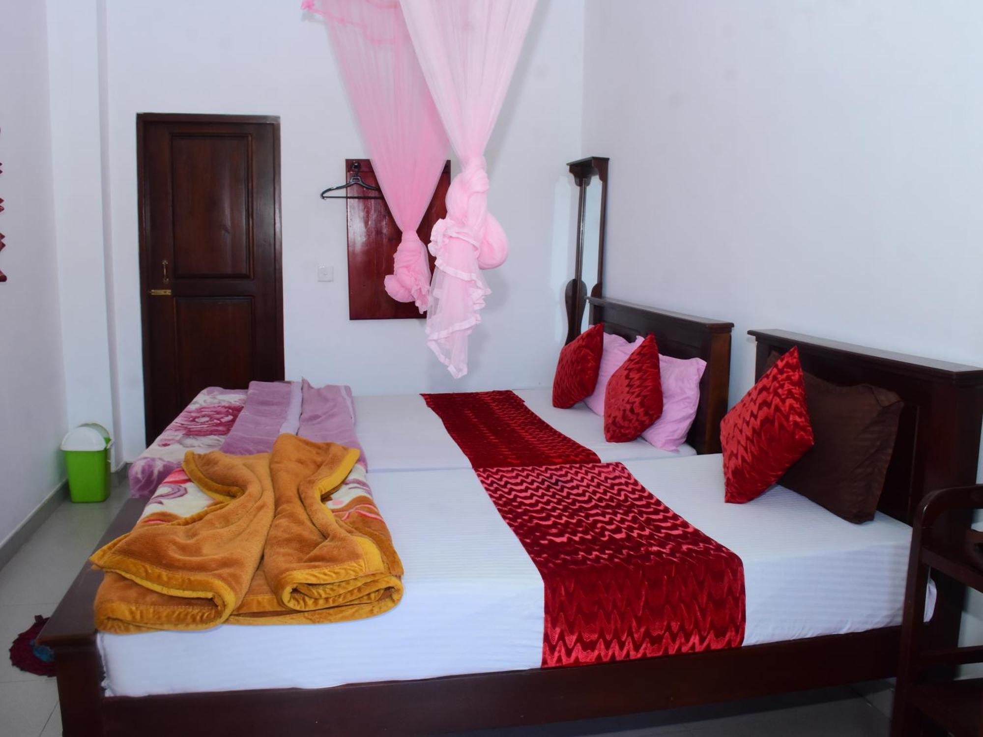 Grand View Guest House Хапутале Екстериор снимка